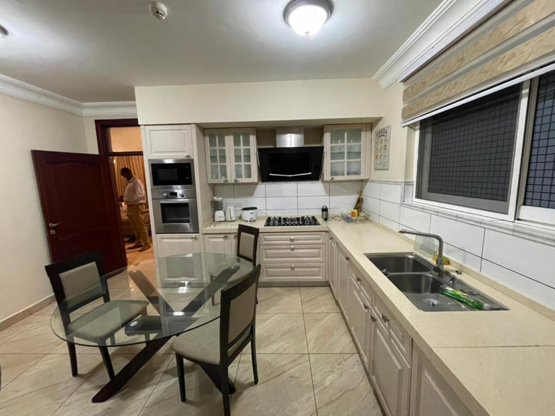Bertha'S Court D-Plus Apartments Dzorwulu エクステリア 写真
