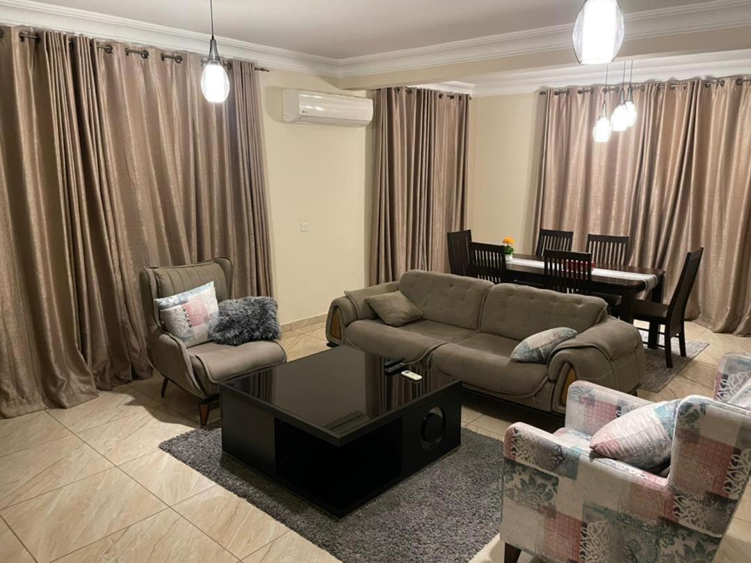 Bertha'S Court D-Plus Apartments Dzorwulu エクステリア 写真