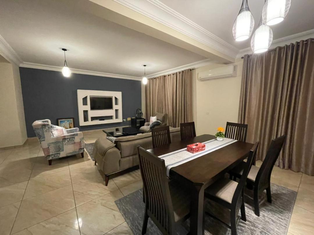 Bertha'S Court D-Plus Apartments Dzorwulu エクステリア 写真
