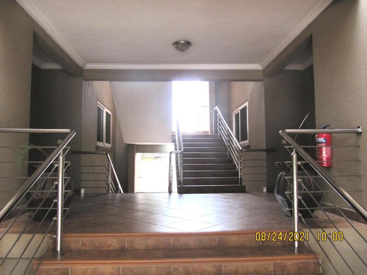 Bertha'S Court D-Plus Apartments Dzorwulu エクステリア 写真